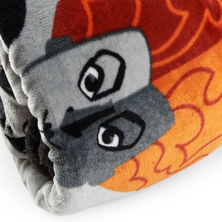 Hallmark Disney Hocus Pocus Black Flame Candle Blanket, 50x60 - Image 4